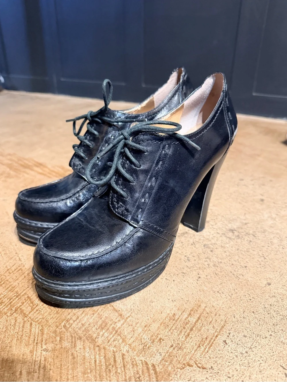 BCBGenration  90’s/Y2k Rare Black Leather Platform Oxford Lace Up Heels